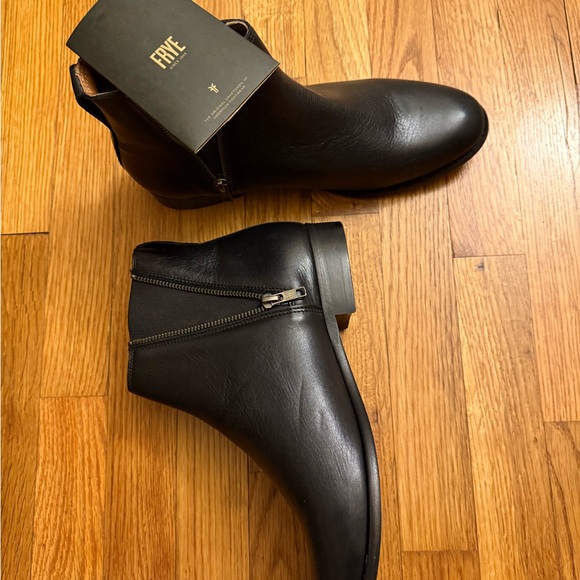 Frye Black Chukka Boots for Men - Picture 3 of 3